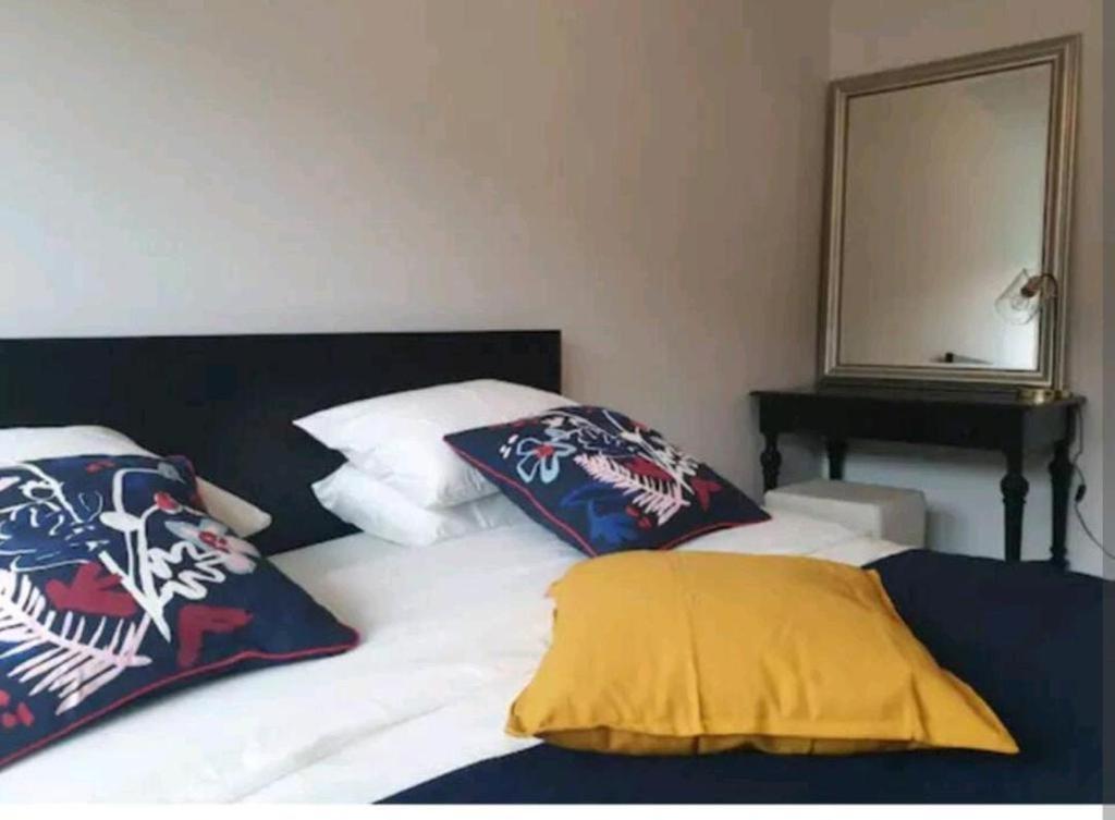 Beautiful Three Queen Beds Apartment In City Center , 100M2, Near Tram Luxembourg Exterior photo